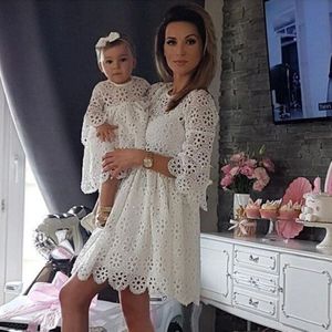 Moeder En Dochter Jurken Wedding Party Avond Familie Look Moeder Dochter Lace Hollow Mama En Me Kleding Prinses Jurk Set