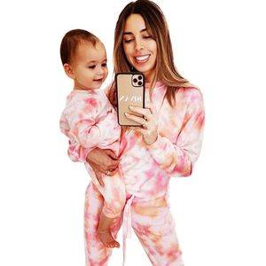 Familie Bijpassende Kleding Set Mode Moeder Dochter Kleding Set Mama En Me Tee Tops Broek Pak Tie Dye Lange Mouwen tops Broek