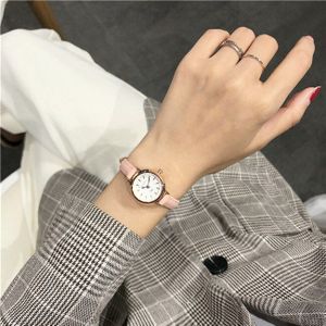 Vrouwen Mode Kleine Horloges Vintage Lederen Elegante Dames Quartz Horloges Eenvoudige Vrouwelijke Horloge Casual Retro Vrouw Klok