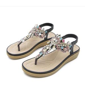 BEYARNE2021 Zomer Ronde Neus Vrouwen Flip Flops Zachte Persoonlijkheid Rhinestone Dames Sandalen Romeinse Kristal Platform Vrouwen