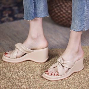 Zomer Vrouwen Casual Slippers Platform Wedge Solid Cross Riem Bovenste Dikke Zool Outdoor Strand Slides Trend Sandalen Dames Schoenen