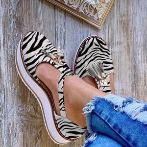 Zebra Patroon Print Sandalen Vrouwen Sandalen Gesp Solid Fringe Cover Hak Platte Platform Hak Casual Dames Plus Size Sandaal