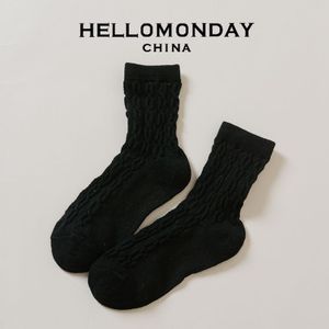 Herfst En Winter Sokken Vrouwen Mid-Kalf Leuke Japanse Stijl Retro Twist Ins Mode Warme Wollen Sokken