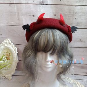 Gothic Style Black Devil Bat Wing Lolita Pannenkoek Hoed Zwart Wijn Rode Baret Vrouwen Cosplay Verstelbare Wol Blend Schilder hoed