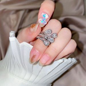 Leuke Bling Zirkoon Stone Flower Zilveren Kleur Ringen Voor Vrouwen Wedding Engagement Sieraden