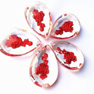 12pcs Red Crystal Rose Hangers 50mm Crystal DIY Kroonluchter Accessoire Gegraveerde bloem patroon Door Handgemaakte Voor Bruiloft Decoratie