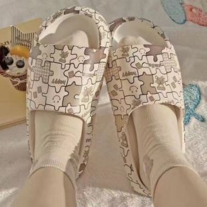 Vrouwen Zomer Graffiti Slippers Strand Sandalen Slides Cartoon Slippers Dikke Zolen Platform Badkamer Slippers Schoenen Antislip