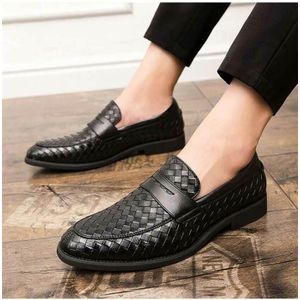 Mannen Handgemaakte Zwart Pu Geweven Plaid Loafers Lage Hak Comfortabele Klassieke Mode Business Casual Schoenen 8KH008