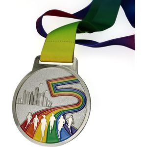 1 stks Dia 70mm City Marathon Sport Zilver Kleur Medailles met Kleurrijke Lint Zacht Email Running Medaille