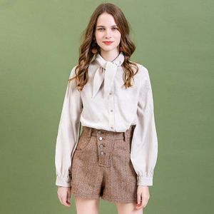 Artka Herfst Vrouwen Blouses Effen Kleur Corduroy Overhemd Vintage Lantaarn Mouwen Hals Lace-Up Blouses SA10395Q