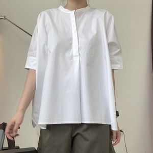 Twotwinstyle Casual Wit Shirt Voor Vrouwen Stand Kraag Half Mouwen One Size Minimalistische Shirts Vrouwelijke Kleding Zomer