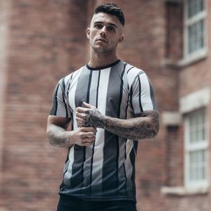 Mannen Sneldrogende Kleding Verticale Strepen Contrast Kleur Geleidelijke Verandering Leisure Sport Losse Fitness Korte Mouwen T-shirt