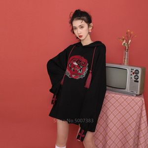 Chinese Traditionele Kleding Tang Pak Top Voor Vrouwen Mode Lange Hooded Trui Gothic Rode Draak Borduurwerk Zwart Kwastje Top