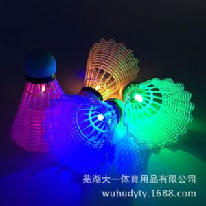 Vreemde Met Led Licht Schijnt Nachtlampje Shuttle Creatieve Producten Outdoor Sport Lichtgevende Badminton