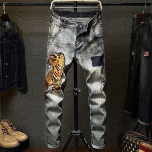 Mannen Streetwear Tiger Borduren Hip Hop Ripped Skinny Jeans Mode Motorfiets Vernietigd Gaten Casual Biker Denim Broek