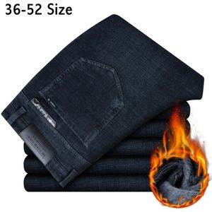 Winter Mannen Warme Jeans Dikke Fleece Broek Plus Size 46 48 50 52 Business Casual Losse Straight Denim Broek mannelijke