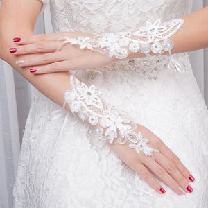 Wit Ivoor Bruiloft Handschoenen Voor Bruid Bruids Handschoenen Vingerloze Kristallen Kralen Boog Kant Handschoen Bruiloft Accessoires
