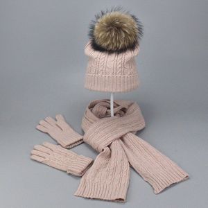 3 Pcs Vrouwen Winter Gebreide Muts Cap Sjaal Handschoen Meisje Mode Twist Strepen Cap Met Bont Pompons Gorros bonnet Gorros