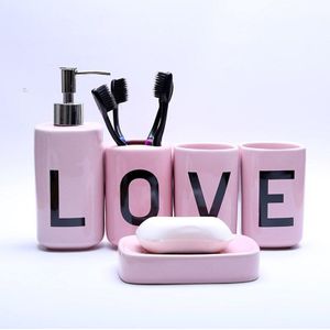 Badkamer accessoires 5pcs sets van Europese stijl spoelen cup bruiloft set creatieve toiletartikelen zeepbakje tandenborstelhouder