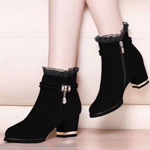 Plus Size 35-43 Winter Casual Vrouwen Pompen Warm Enkellaarsjes Waterdichte Hoge Hakken Sneeuw Schoenen Botas Patent botas Muje758