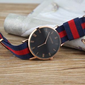 Nylon Band Stijl Quartz Dames Horloge Top Horloge Mode Casual Mode Kleurrijke Patroon Klassieke Horloge Relogio