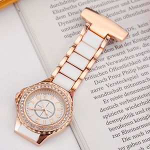 Mode Kristal Rose Gouden Verpleegster Clip-on Zakhorloge Analoge Broche Elegante Staal Vrouwen Mannen Quartz Luxe Verpleegkundigen Horloge FOB
