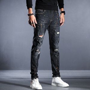 Lente Zomer Mannen Slim Fit Ripped Rechte Jeans Klassieke Badge Armband Geborduurd Kleding Trendy Jeans Broek