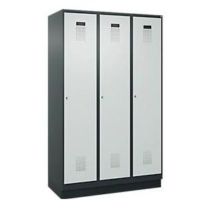 C+P Evolo Plus garderobekast, 3 vakken, 400 mm vakbreedte, met plint, rechts scharnierend, B 1200 x D 500 x H 1950 mm, cilinder, antracietgrijs/lichtgrijs