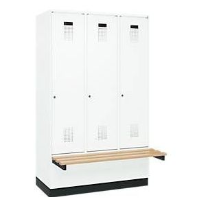 C+P Evolo Plus garderobekast, 3 vakken van elk 400 mm breed, plint, zwevende bank, B 1200 x D 815 x H 1950 mm, cilinder, verkeerswit/verkeerswit