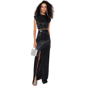 Trendyol Zwarte Accessoire Gedetailleerde Taille Decolleté Gebreide Satijnen Lange Elegante Avond- En Nachtjurk Tprss23Ae00157