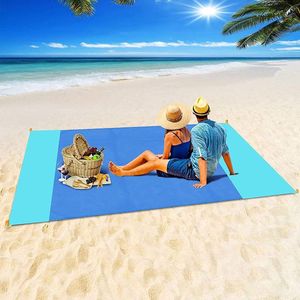 Stranddeken zandvrij picknickdeken waterdicht oversized 210 x 200 cm strandlaken strandmat 4 bevestigingshoeken voor strand, wandelen, kamperen en buiten (blauw)