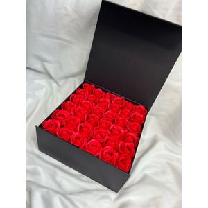 AG Luxurygifts Valentijnsdag cadeau - flower box - Cadeau - rozen box - cadeau - soap roses - luxe cadeau - rozen