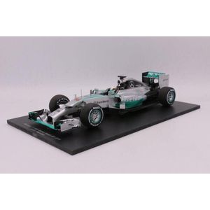 De 1:18 Diecast modelauto van de Mercedes AMG Petronas F1 Team WO5 #44 die de Britse GP won in 2014.De coureur was Lewis Hamilton.De fabrikant van het schaalmodel is vonk.