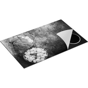 Chefcare Inductie Beschermer Bloemkolen op een Grijze Tafel - Zwart Wit - 85x50 cm - Afdekplaat Inductie - Kookplaat Beschermer - Inductie Mat