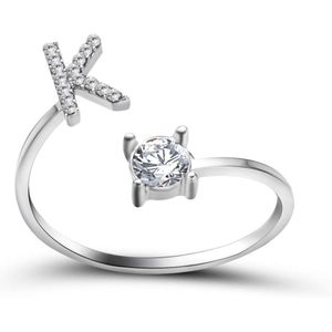 Ring met letter K - Ring met steen - Aanschuifring - Zilver kleurig - Ring Zilver dames - Cadeau voor vriendin - Vrouw - Sieraad meisje - Mooie ring tieners - Alfabet ring K - Ring met initiaal
