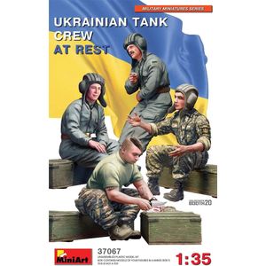 1:35 MiniArt 37067 Ukrainian Tank Crew at Rest Plastic Modelbouwpakket
