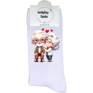Liefste opa en oma - Valentijns Cadeau - Grappige sokken - Leuke sokken - Hem Haar sokken - Vrolijke sokken - Sint cadeau - Vaderdag - Moederdag - Verjaardag cadeau - Kerst cadeau - Kus - Leuk Cadeau - Socks maken Happy - 37-44