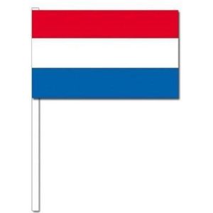 100x Nederlandse zwaaivlaggetjes 12 x 24 cm