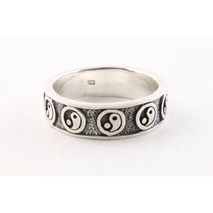 Zilveren ring met yin en yang tekens - maat 21