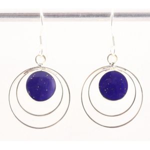 Ronde opengewerkte zilveren oorbellen met lapis lazuli