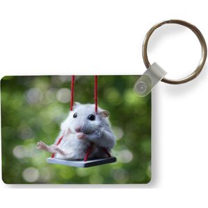 Sleutelhanger - Hamster op een kleine schommel - Uitdeelcadeautjes - Plastic