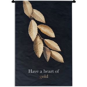 Wandkleed Golden leaves staand - Hangende gouden bladeren met de quote - Have a heart of gold Wandkleed katoen 90x135 cm - Wandtapijt met foto