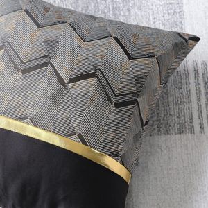 Set van 2 kussenslopen voor bed-, bank- en autodecoratie. Luxe moderne minimalistische gouden lederen stiksels met golvende strepen. Vierkante kussensloop, slopen voor decoratiekussens 45 x 45 cm (zwart)