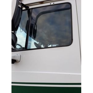 Zijwindschermen tbv Daf 95XF 105XF model bj 1997-2003 heko raamgeleiders raamspoilers fenders visors windgeleiders licht getint pasvorm