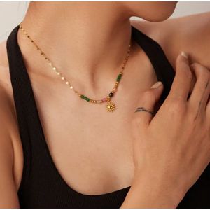 Aurélia Ibiza Stijl Vintage Zon Hanger Ketting - Goudkleurig Roestvrij Staal met Groene en Oranje Kralen