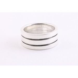 Zilveren ring met fijne zwarte banden - maat 19