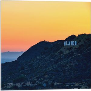 WallClassics - Vlag - Hollywood Sign met Zonsondergang - 50x50 cm Foto op Polyester Vlag