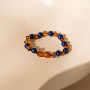 Barnsteen armband donkerblauw - helpt bij doorkomende tandjes - baltisch amber