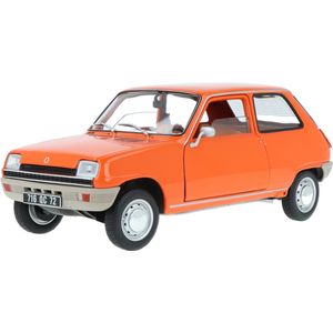 Het 1:18 Diecast model van de Renault R5 van 1975 in Orange. De fabrikant van het schaalmodel is Norev.Dit model is alleen online beschikbaar