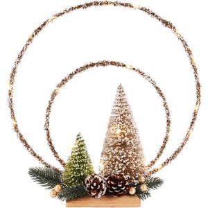 Kerststuk met 2 cirkels en kerstbomen met LED verlichting - Bruin / groen / goud - 30 x 8 x 32 cm hoog.